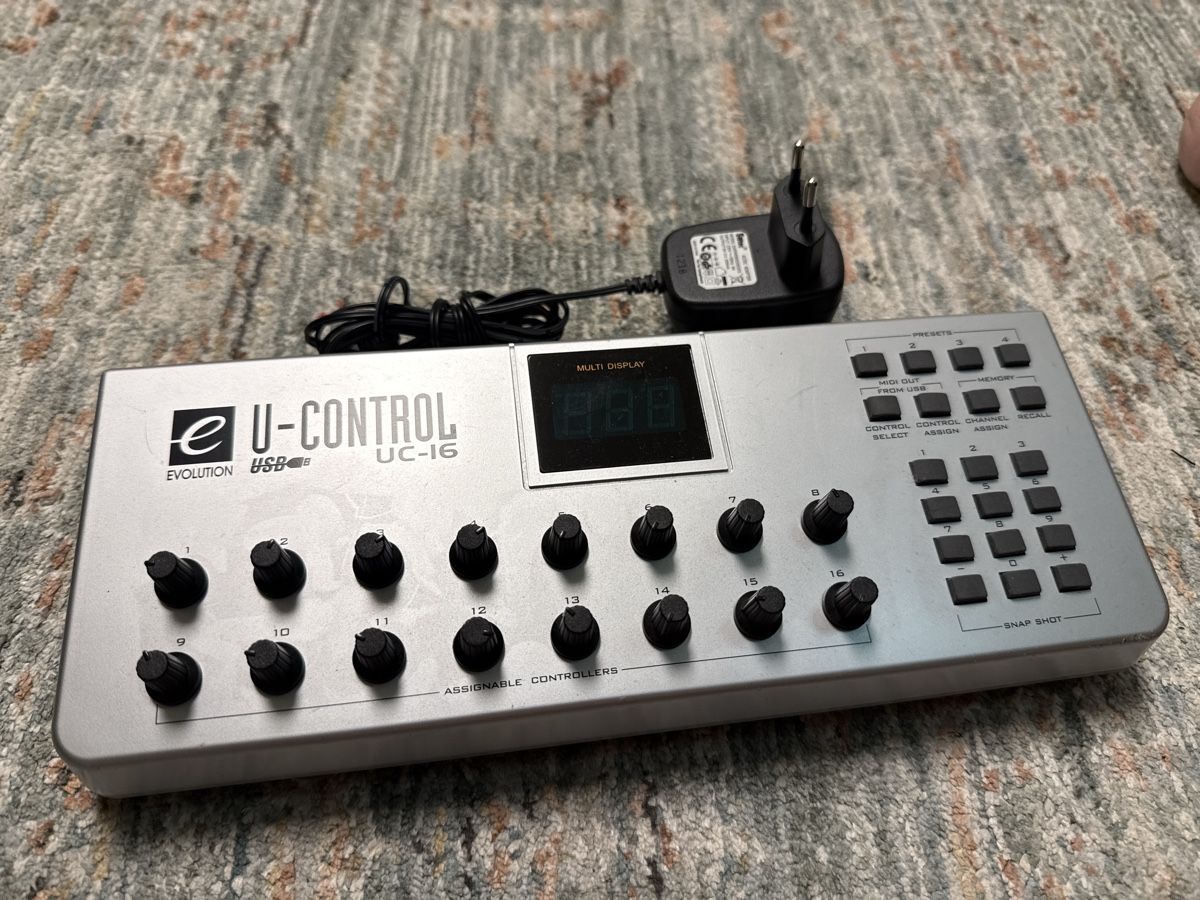 Musikinstrumente: Evolution UC-16 USB MIDI Controller Netzteil guter Zustand – Gebraucht aus Muttenz von acidforce