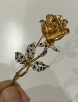 Rosenbrosche vergoldet mit Strass-Steinchen