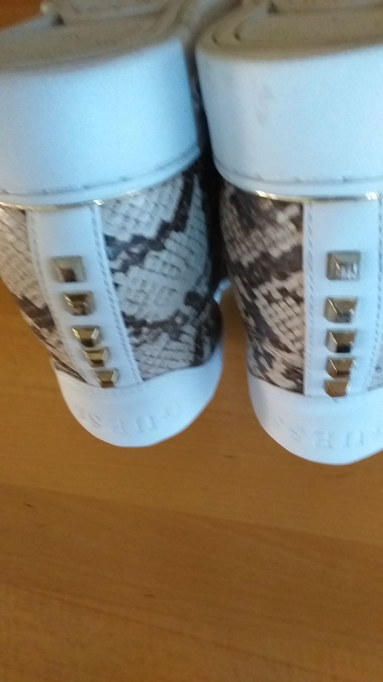Guess Scarpe da donna: Guess Sneakers – Usato da Wünnewil venduto da 04Blume 3