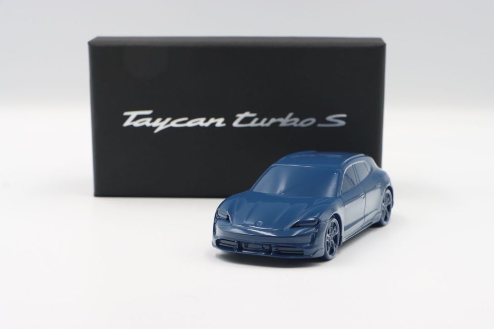 Porsche Taycan Sport Turismo Turbo S 2023 - Briefbeschwerer