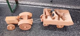 Grosser Holz Traktor mit Anhänger+Tierli