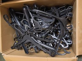 Kleiderbuegel Kunststoff schwarz Konvolut guter Zustand