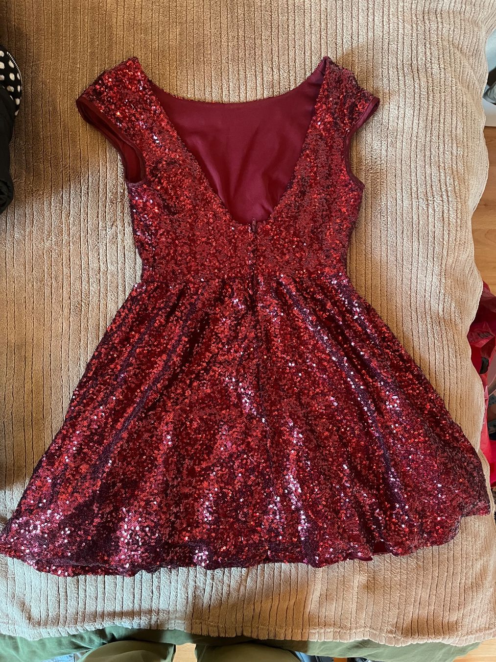 Kleider: B. Darlin Paillettenkleid rot- Grösse S – Neu (gemäss Beschreibung) aus Zürich von corinne.nussbaumer20 1