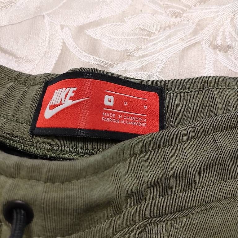 Pantaloni: Dunkelgrüne Jogginghose M Nike – Usato da Schaffhausen venduto da tut_85dq 2