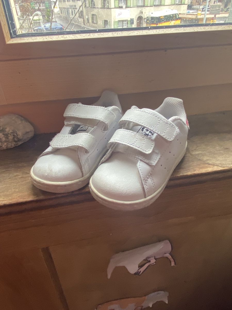 Adidas Schuhe für Jungen: Adidas sneakers  – Neu (gemäss Beschreibung) aus Küblis von mad_b2bw
