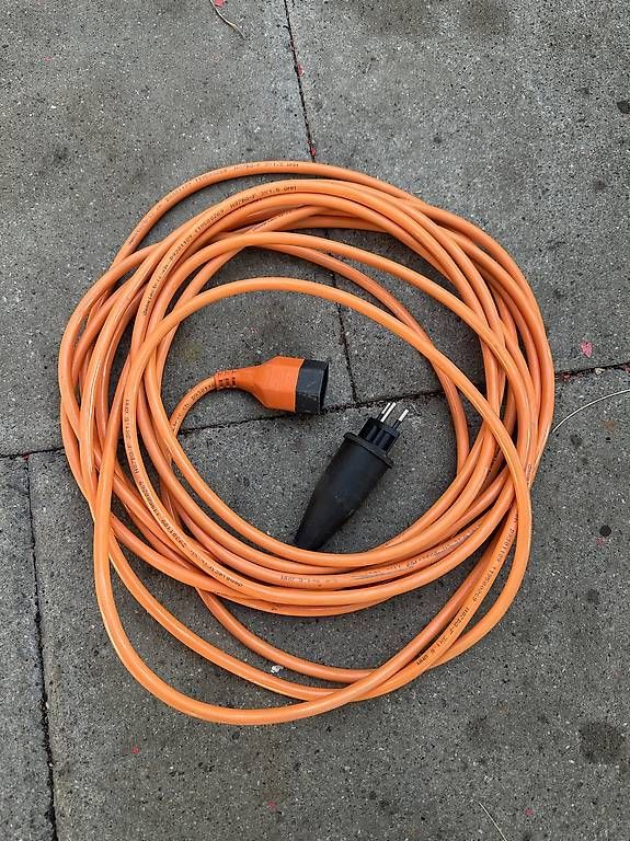 Cavi: Verlängerungskabel mit 3-poligem Stecker Orange   – Usato da Speicherschwendi venduto da Supersport