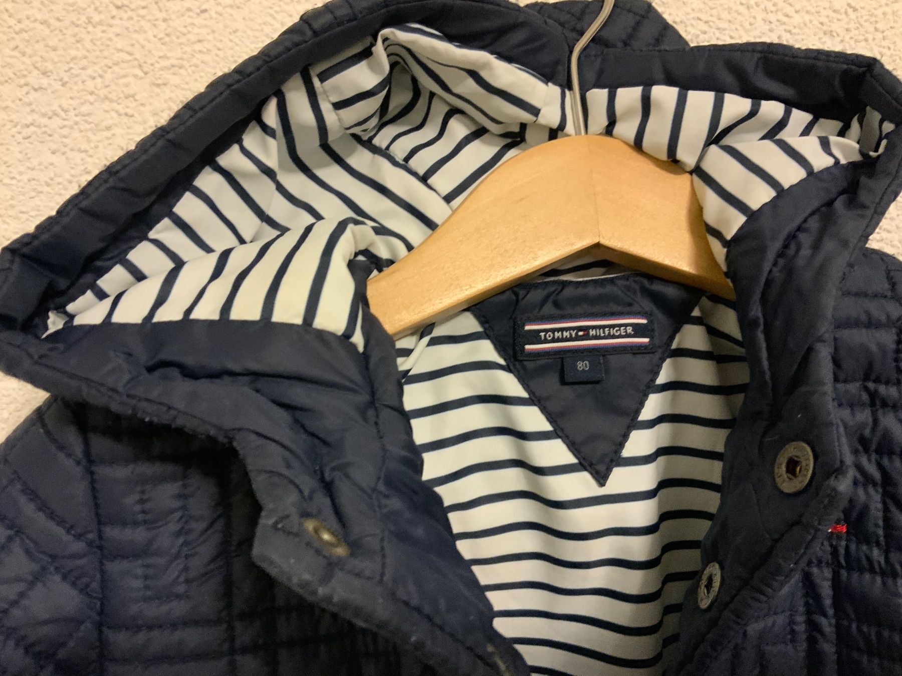Tommy Hilfiger Jacken & Mäntel: Veste Tommy Hilfiger, taille 80 – Gebraucht aus Tafers von gen_9jsb 3