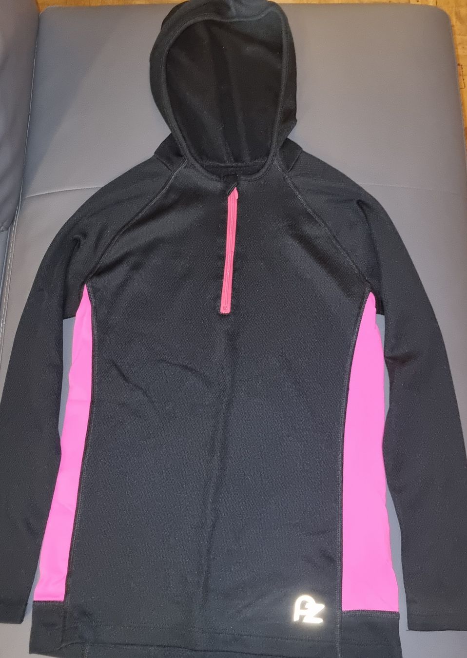 Pullover & Sweatshirts: Sportlicher Kapuzenpullover, Gr. 152, schwarz/pink – Gebraucht aus Langnau am Albis von bro_lh5f 4