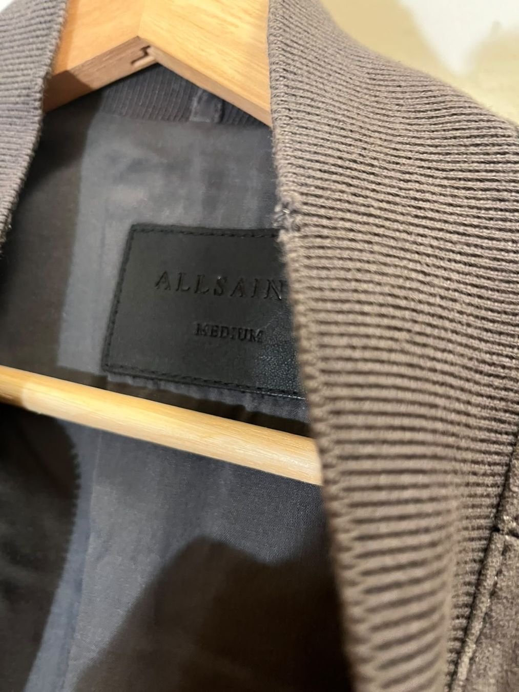 Allsaints Giacche: Veste grise en daim AllSaints – Usato da Genève venduto da Gaborteli 3