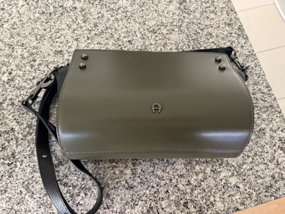 Aigner Taschen für Damen: AIGNER Valeria, 24x15x11cm – Gebraucht aus Kilchberg ZH von Shu01