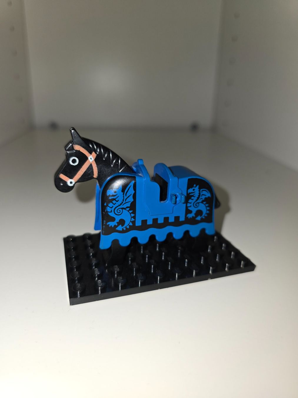 Lego Statuette: Lego Pferd schwarz mit Rüstung – Usato da Möhlin venduto da lar_5zkp