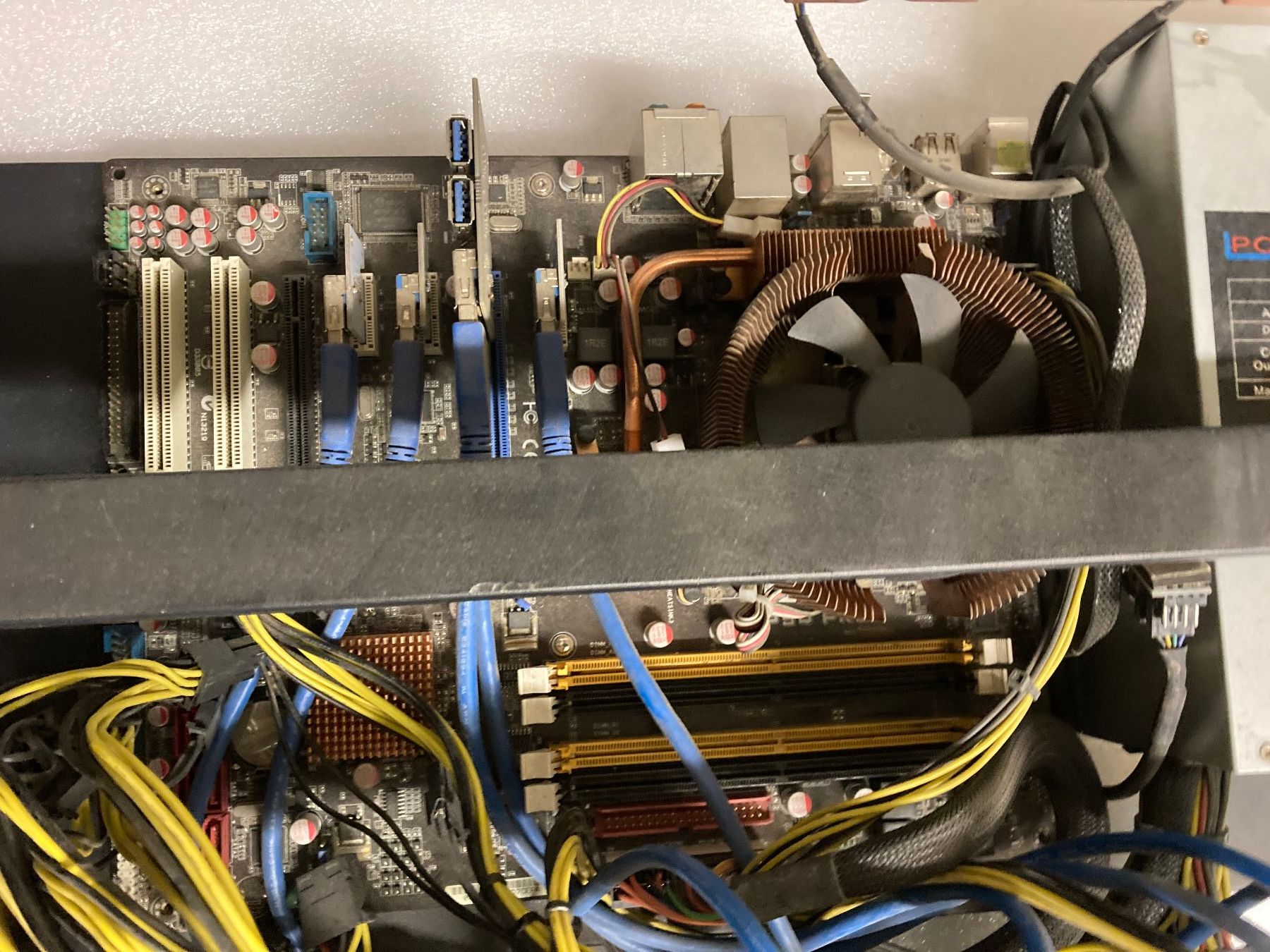 Coin Miner: Mining Rig mit 1800W Netzteil und Mainboard, CPU, Riser – Gebraucht aus Wettingen von Schabernack_sam 4