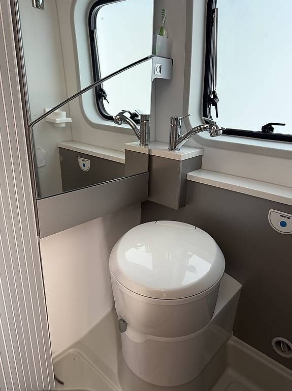 Veicoli da campeggio: Wohnmobil Camper Adria – Usato da Gempen venduto da koerki7 3