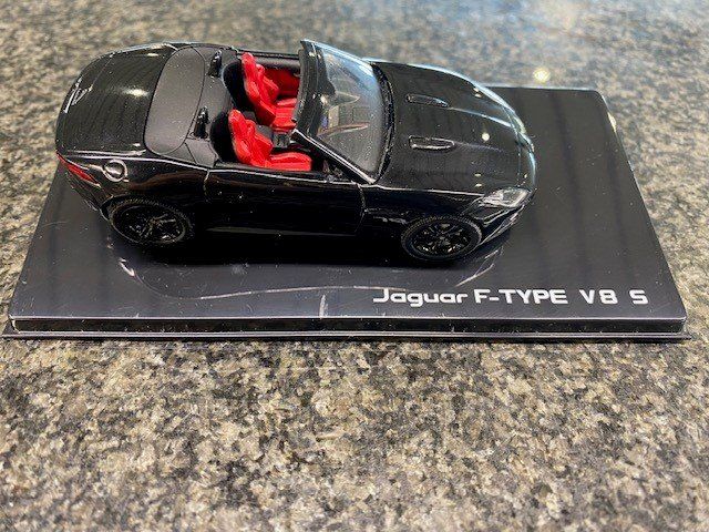 Jaguar Modellini d'auto: Modelauto Jaguar F-Type V8 S Cabrio schwarz – Nuovo (secondo la descrizione) da Au ZH venduto da ausee01