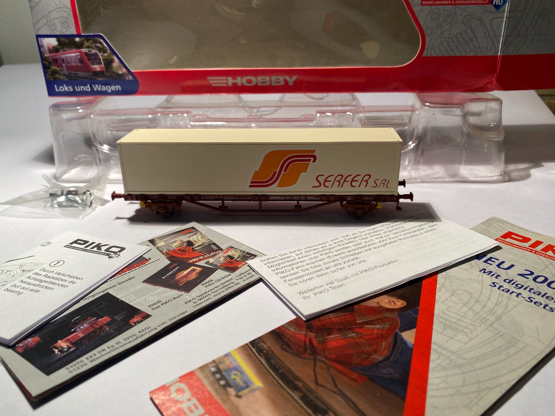 Piko Modelleisenbahnen: PIKO Transport Containerwagen SERFER 95617, DC Achsen – Gebraucht aus Buchrain von Modellbahn11