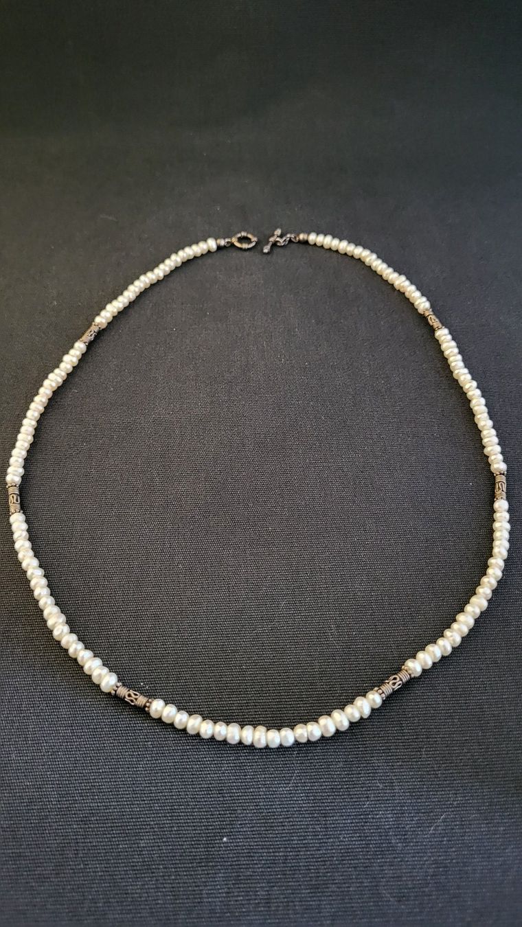 Catenine: Feine Perlenkette mit Silber-Teilen – Usato da Basel venduto da spinne02 1