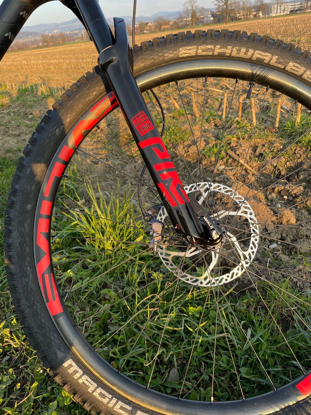 Biciclette: Evil the Following V3 mit Push Elevensix Grösse M – Usato da Zizers venduto da Leimbi02 2