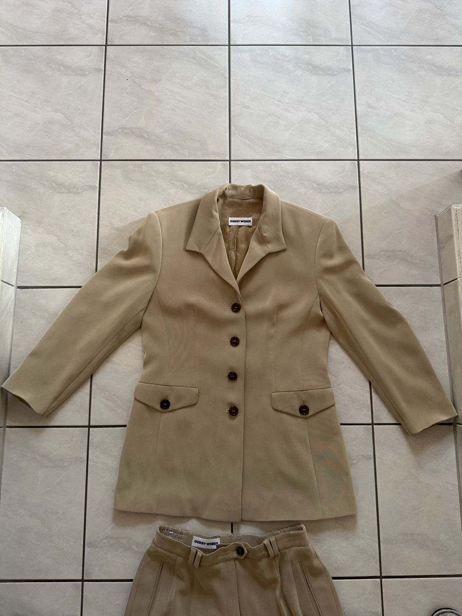 Gerry Weber Completi & Tailleur: Hosenanzug Gerry Weber, Gr. 38, Beige – Usato da Hergiswil NW venduto da kaufe_bei_kaufmann 1