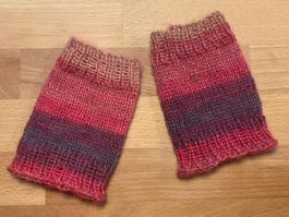 Bunte handgestrickte Pulswärmer 🔴🟣 - Schurwolle 🧶 - NEU