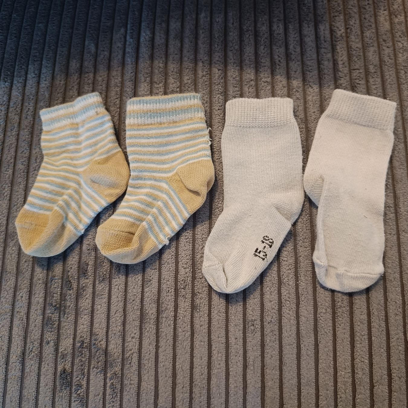 Chaussettes enfants: Socken Grösse 15-18  – D'occasion à Jaberg par urig17.