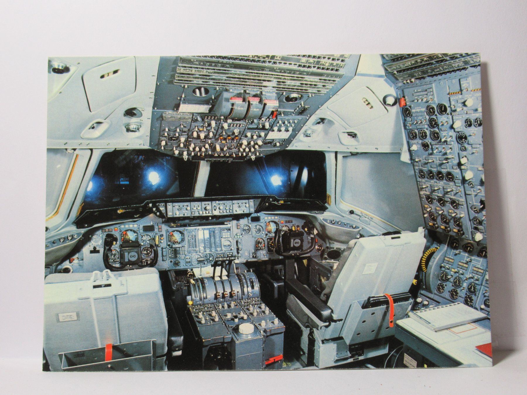 Ansichtskarten: Flugzeug Cockpit einer DC - 10 , Anichtskarte – Neu (gemäss Beschreibung) aus Grenchen von