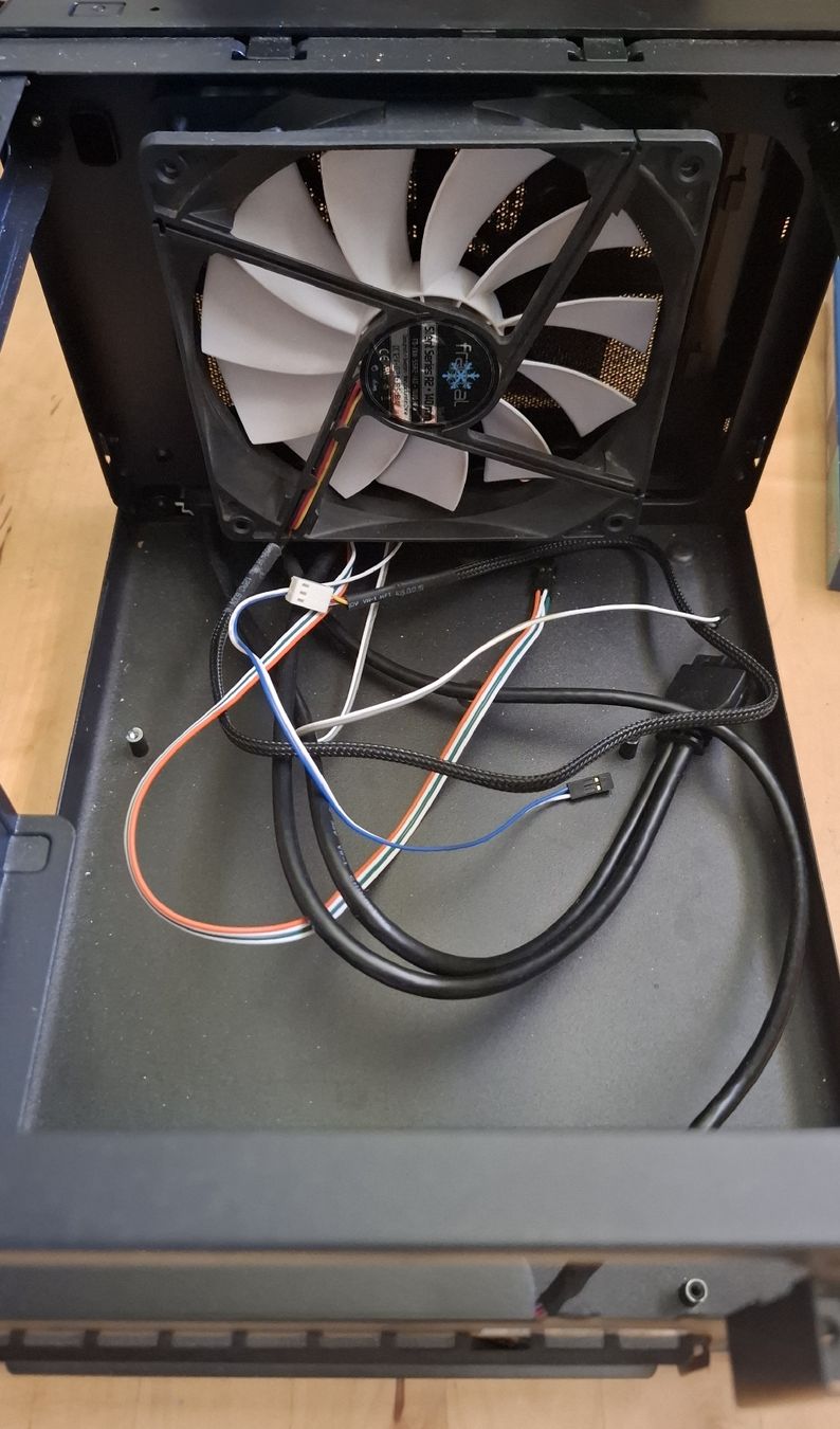 Custodie: Boitier sfx Silverstone Ssst-Sg13b – Usato da Lausanne venduto da moimoietencoremoi 1