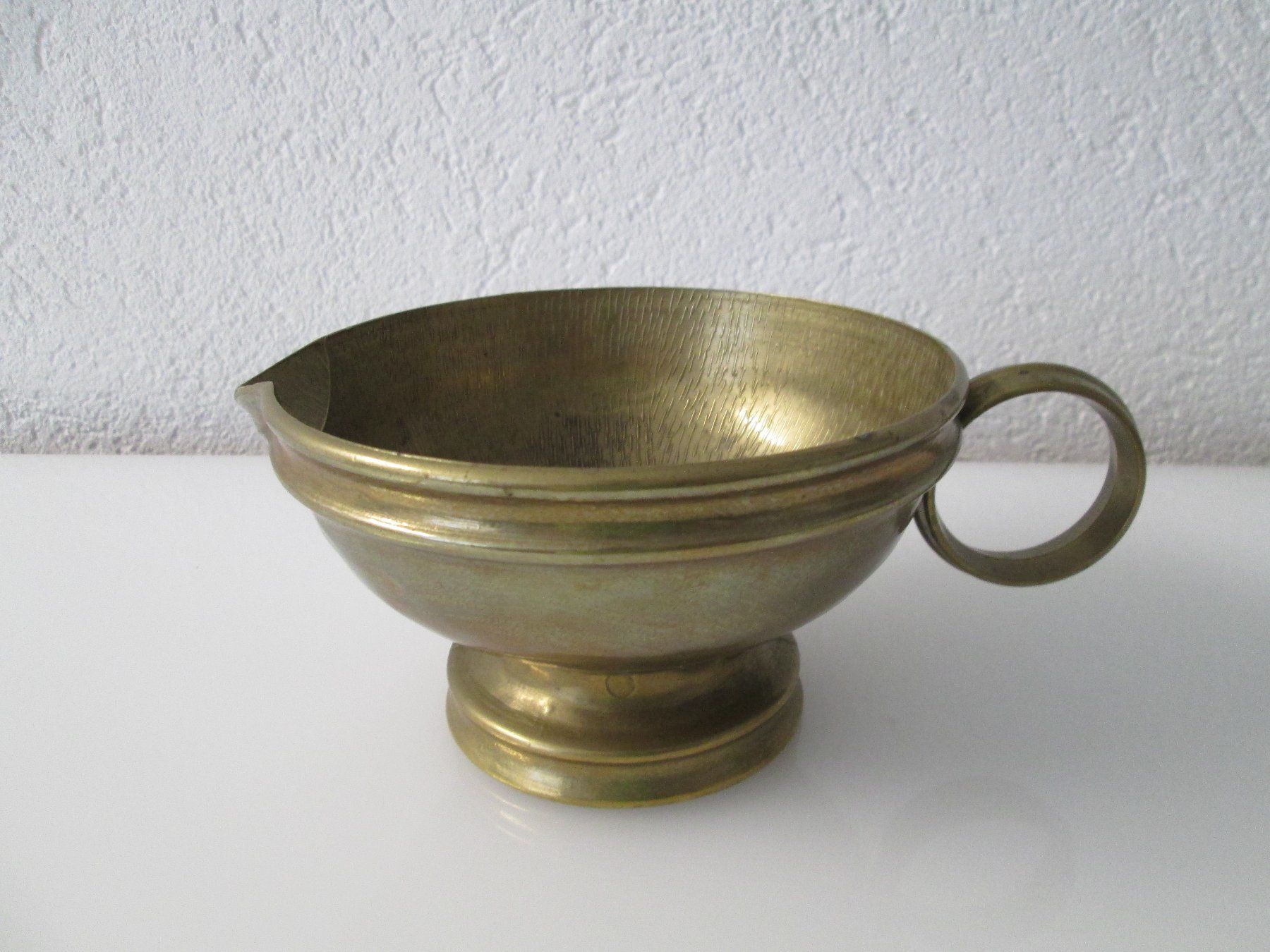 Tazze: Krug aus Messing mit Henkel – Usato da Movelier venduto da KRASI61 2