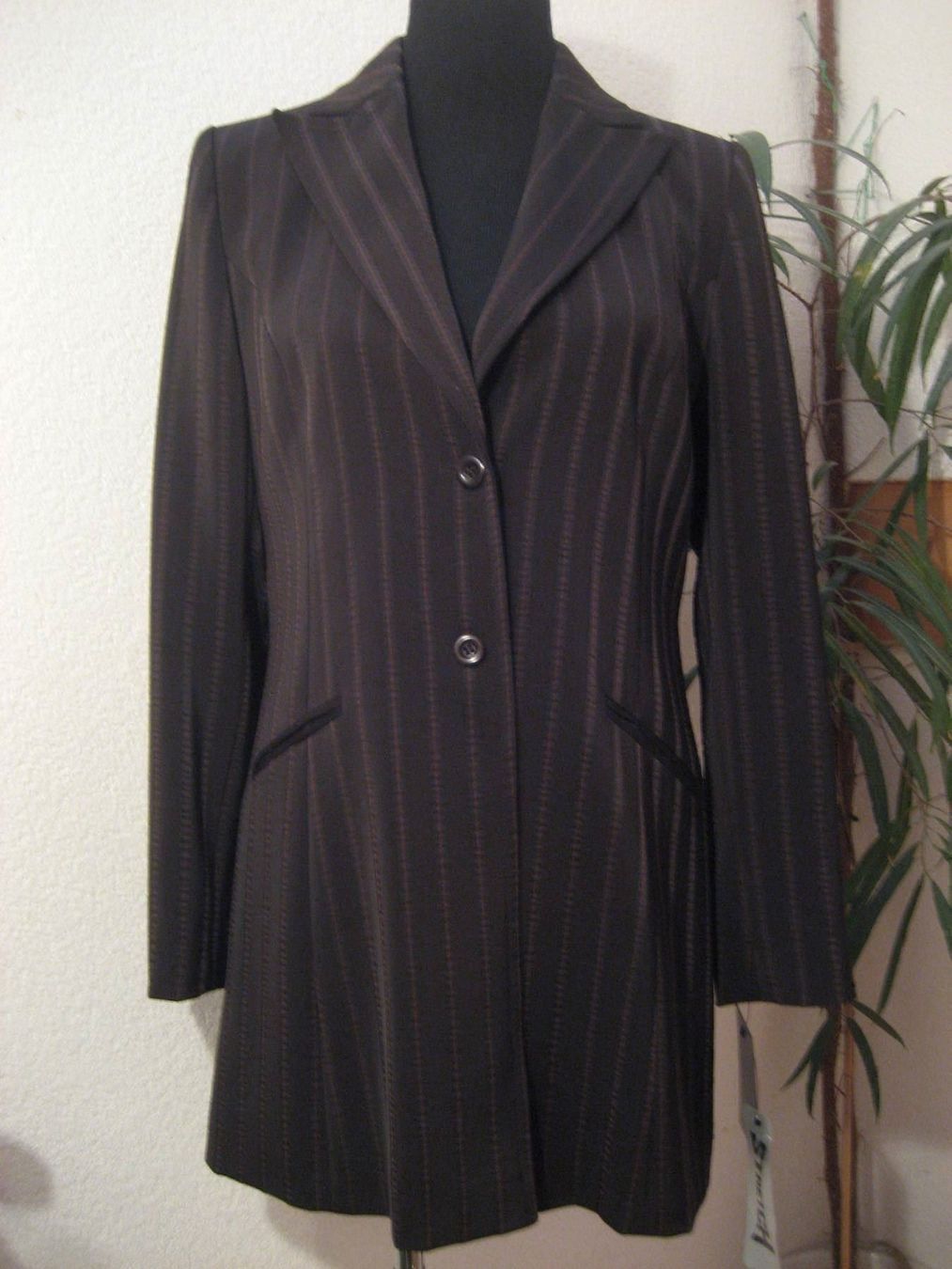 Giacche: Veste Tuzzi taille 38-40, neuve – Nuovo e nell'imballaggio originale da Delémont venduto da marryb