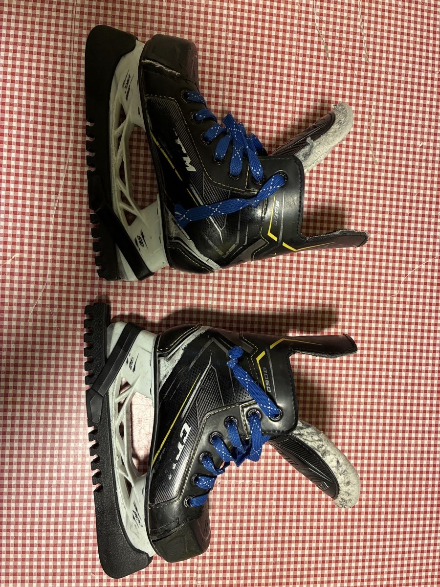 Ccm Patins à glace: Schlittschuhe Gr. 32 – D'occasion à Rotkreuz par Shorty01