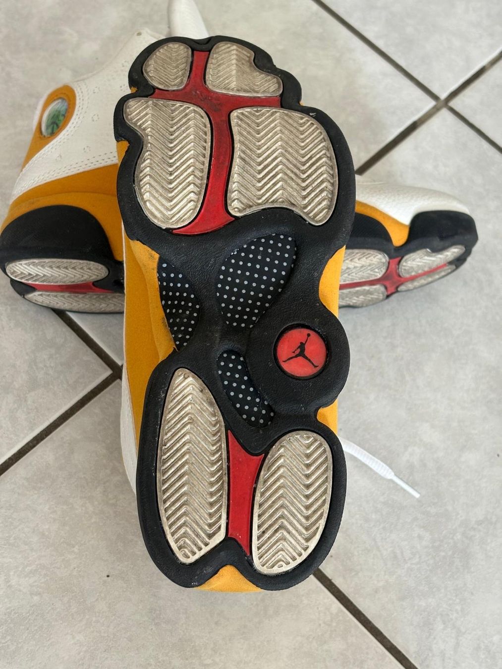 Jordan Herrenschuhe: Baskets Jordan rétro, blanches et dorées taille 40 – Gebraucht aus La Chaux-de-Fonds von Sabinchenn 4