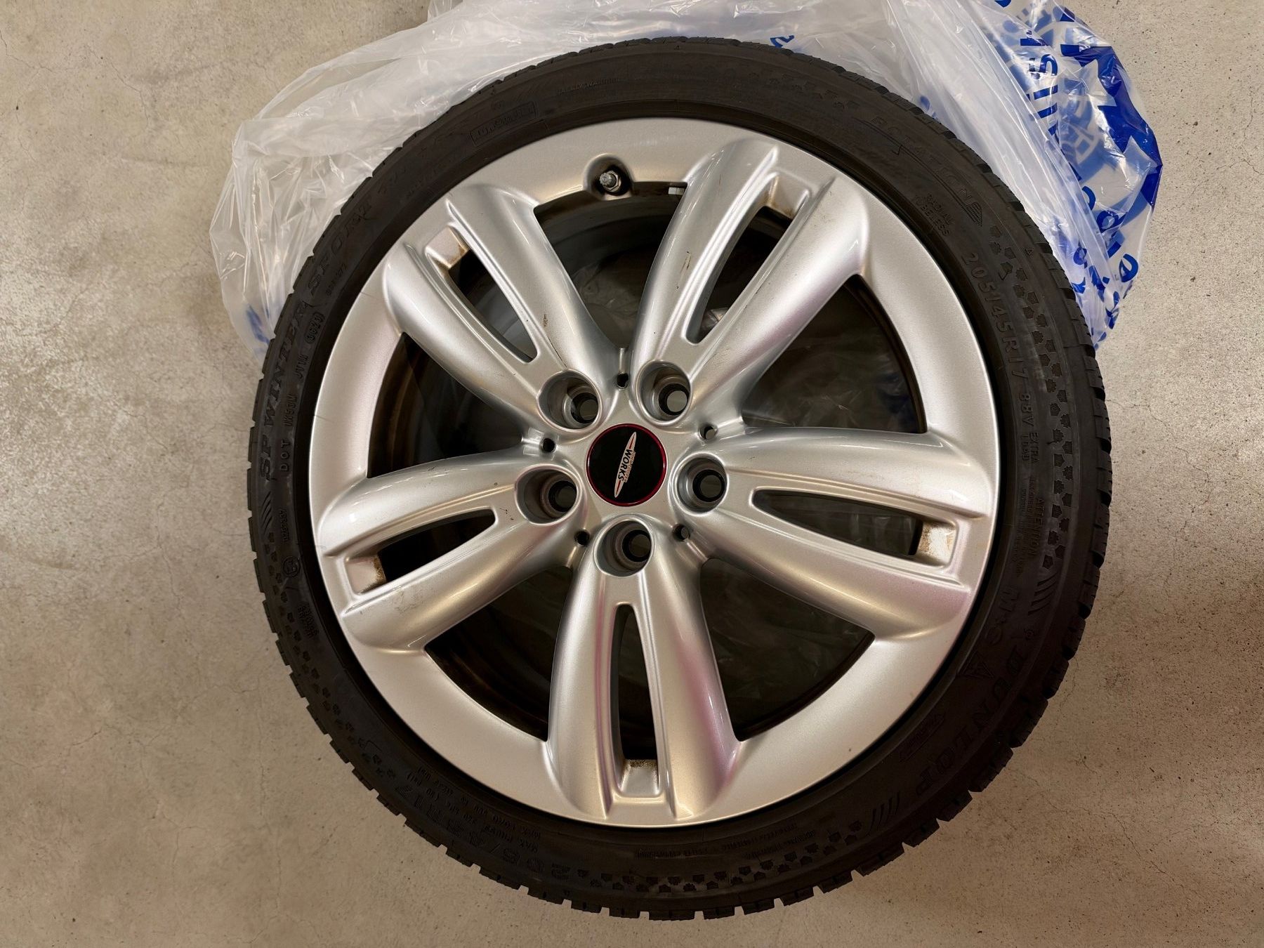 Mini Pneus & Kompletträder: Winterräder Mini Cooper 17" – Gebraucht aus Hombrechtikon von Corkel65 1