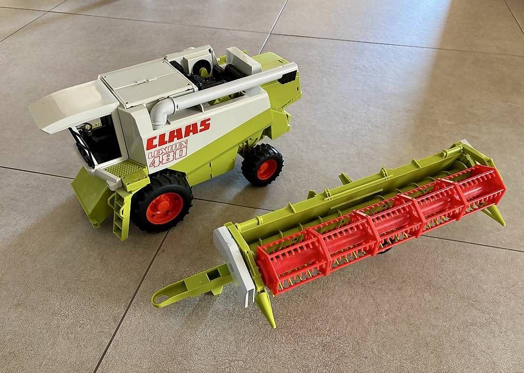 Jouets: Mähdrescher von Bruder – D'occasion à Ins par chevere13