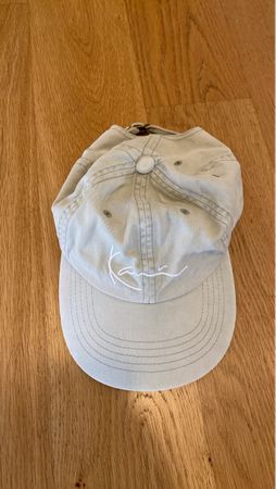 Cap beige mit Stickerei
