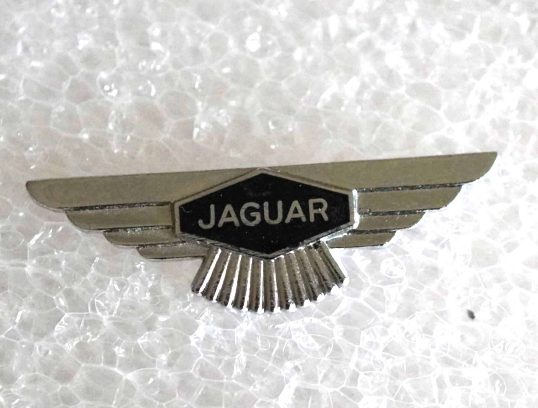 Jaguar Plaketten & Abzeichen: Pin Emblem Jaguar – Gebraucht aus Worb von worb01