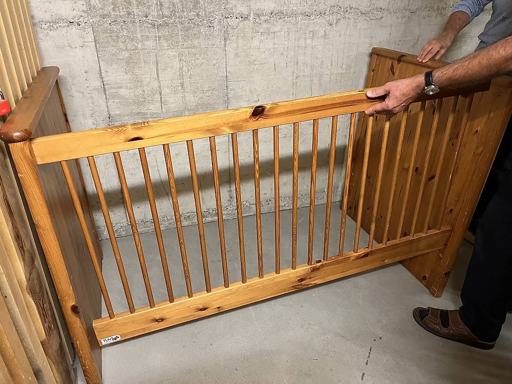 Betten: Kindergitterbett mit Matratze 140x80 – Gebraucht aus Berlingen von emmastone