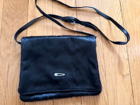 Sac à main IKKS fourrure noir élégant - Idéal pour l'hiver!
