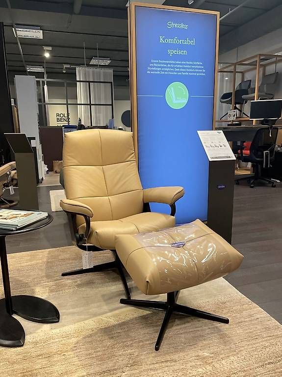Poltrone: Stressless® David (M) Cross Sessel mit Hocker – Usato da Volketswil venduto da wirzwohnen 2