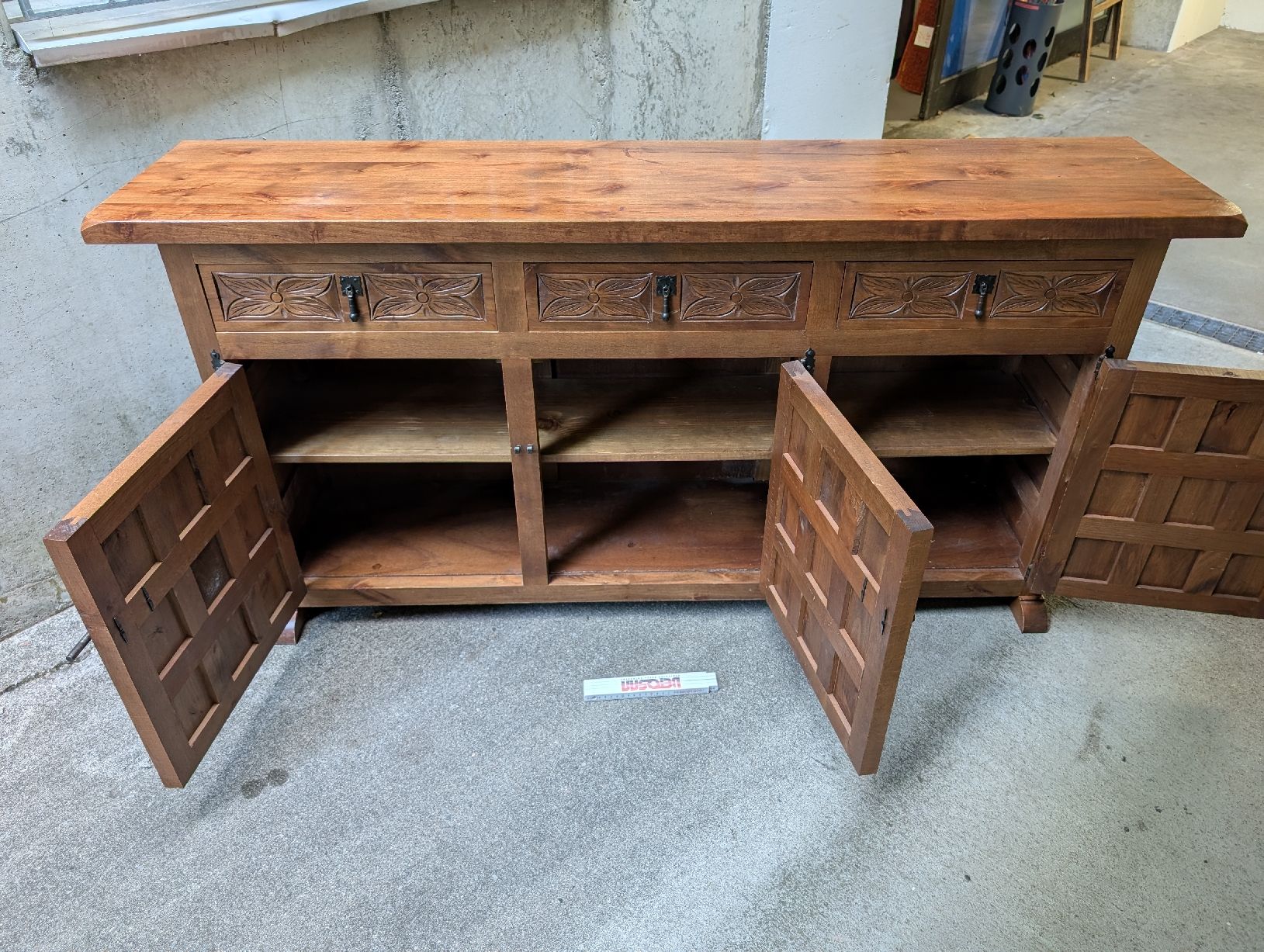 Kommoden: Spanisches Sideboard/Kommode/Buffet, Holz mit Schnitzereien – Gebraucht aus Fislisbach von HurtiBrocki 2