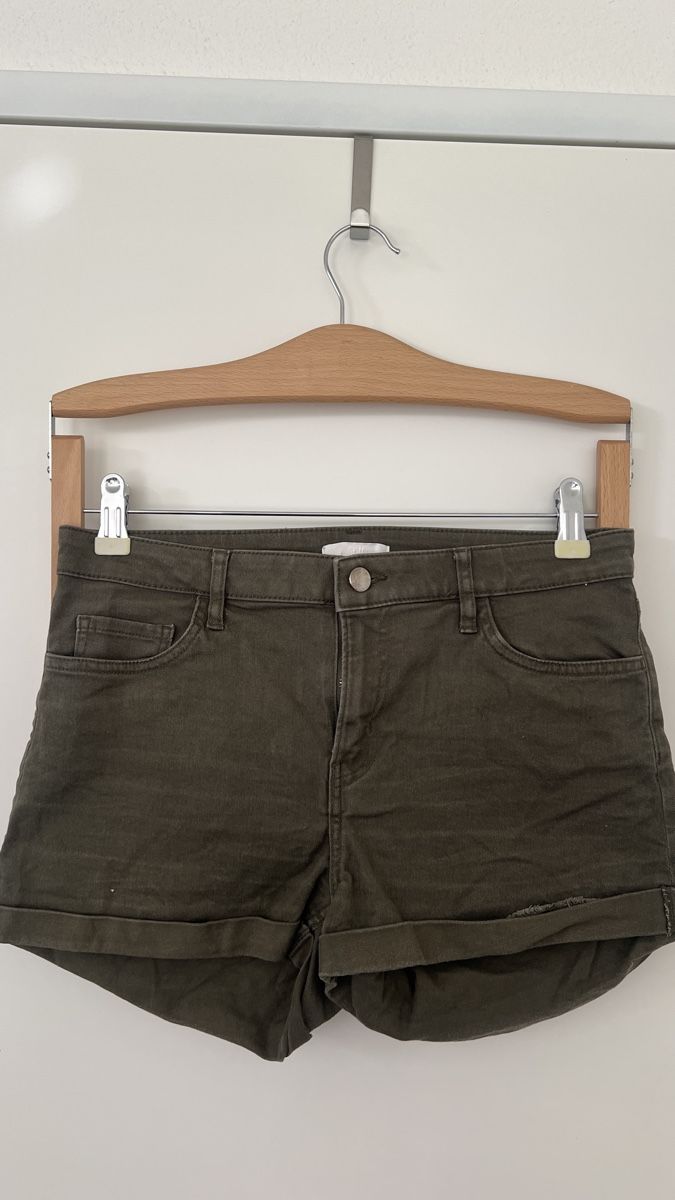 H&M Pantaloni: H&M Shorts Khaki – Usato da Wermatswil venduto da Jara.a.s