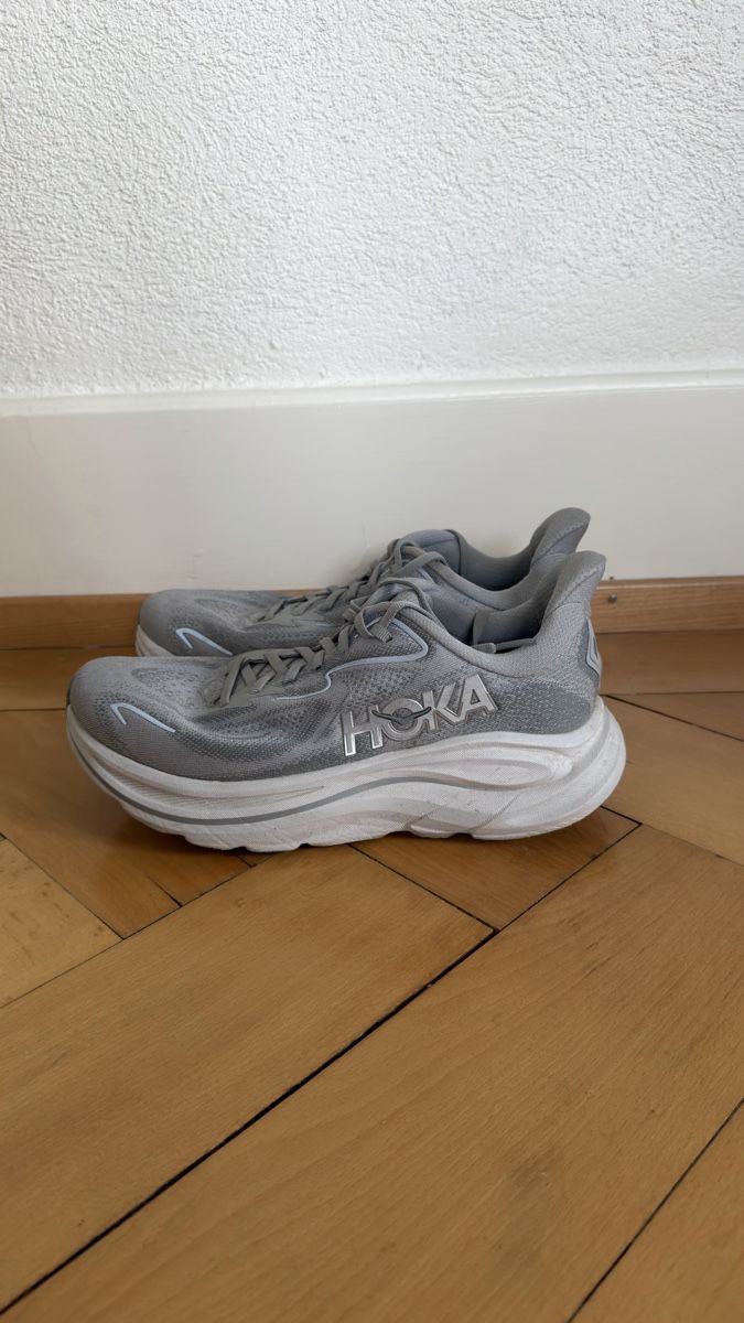 Hoka One One Damenschuhe: Hoka Clifton 10 – Gebraucht aus Zürich von ale_9z6n