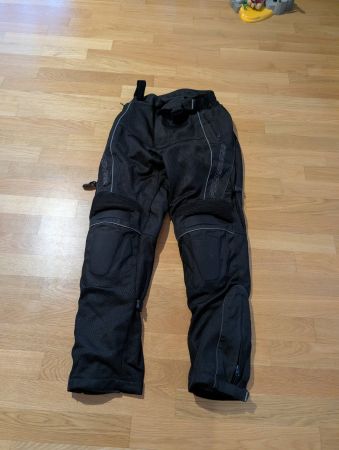 Ganzjährig tragbare Motorradhose, EU-Größe 48 (US 32)