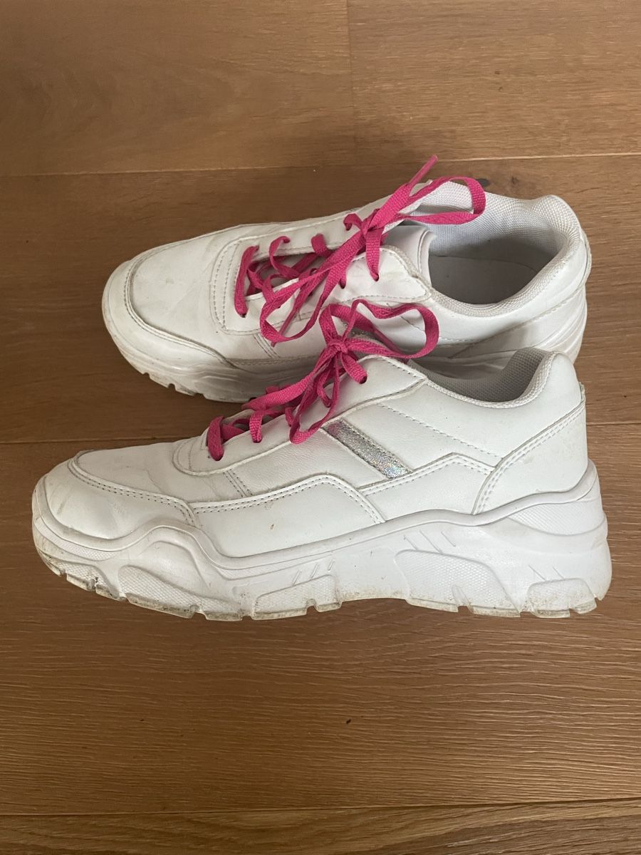 Schuhe für Jungen: Sneaker / Turnschuh – Gebraucht aus Aarwangen von erd_ngx8