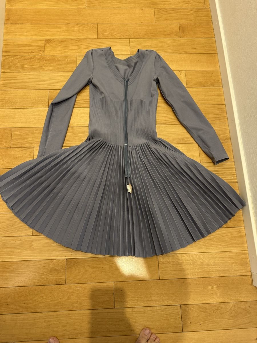 Alaia Vestiti: Robe Alaïa Paris plissée gris taille 40 – Usato da La Croix-de-Rozon venduto da ben_9qlz 3