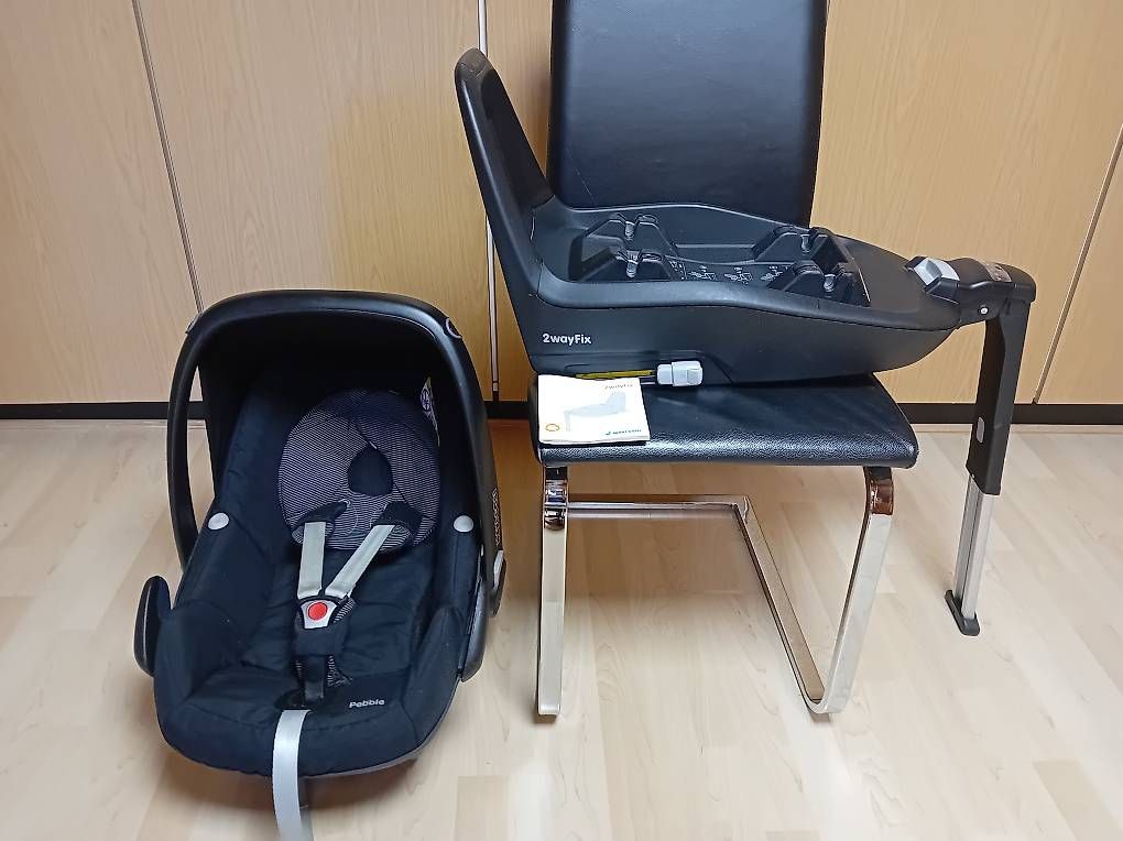 Maxi-Cosi Sièges auto: Maxi Cosi Pebble mit Isofix Station – D'occasion à Auw par luszur