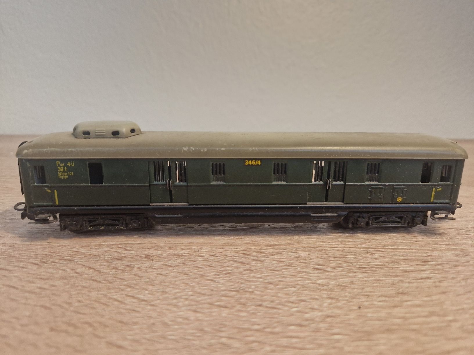 Märklin Modellini di ferrovie: Märklin 346/4 Gepäckwagen H0 – Usato da St-Aubin-Sauges venduto da Lo_Go