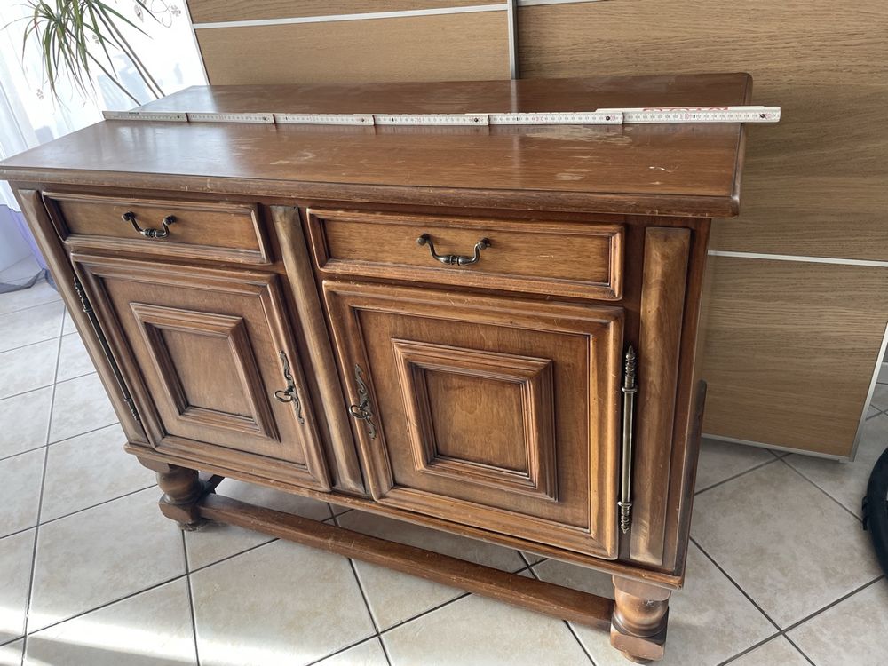 Buffet en bois massif vintage à retaper (D'occasion) à Bursinel pour — free download
