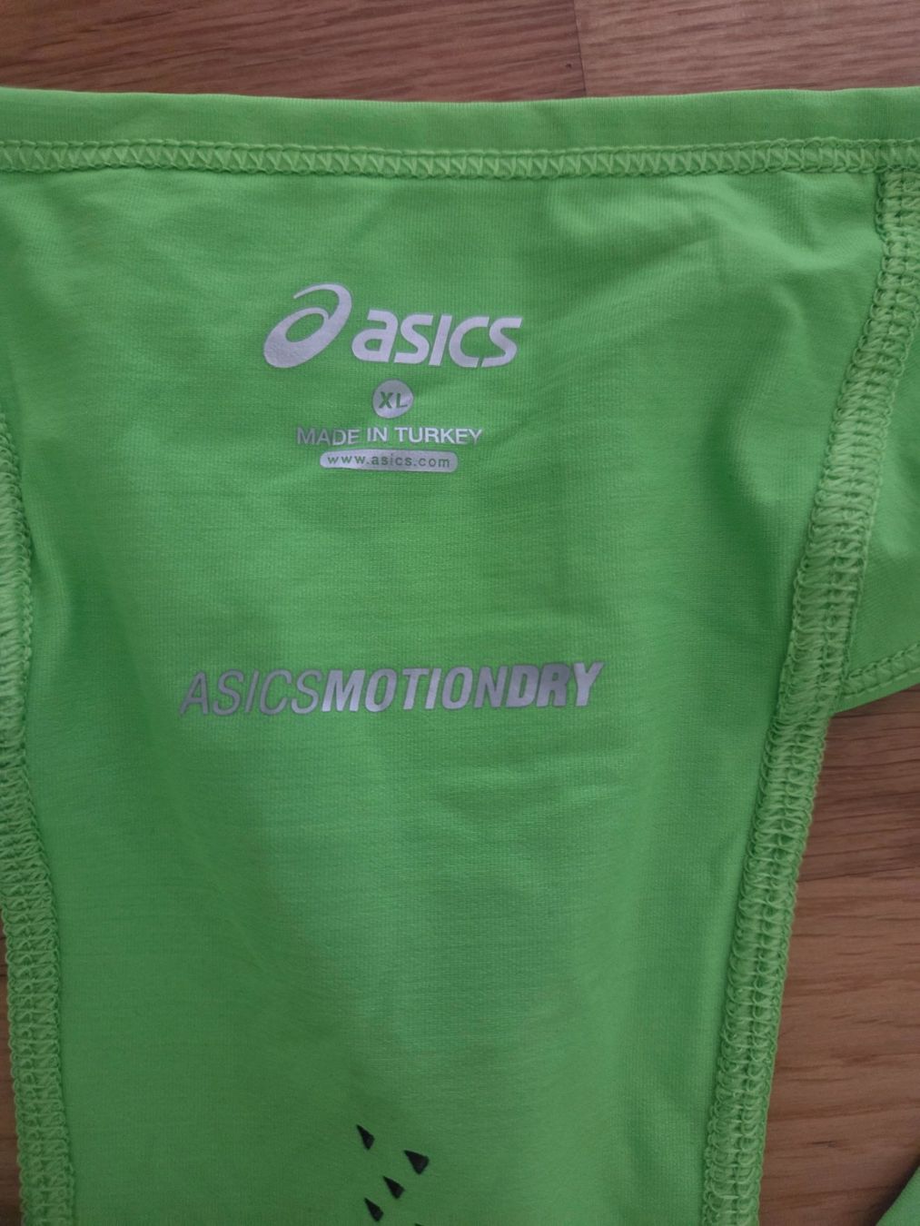 Asics T-shirts: Asics Sportoberteil Gr.Xl – D'occasion à Sursee par Ventiduese 1