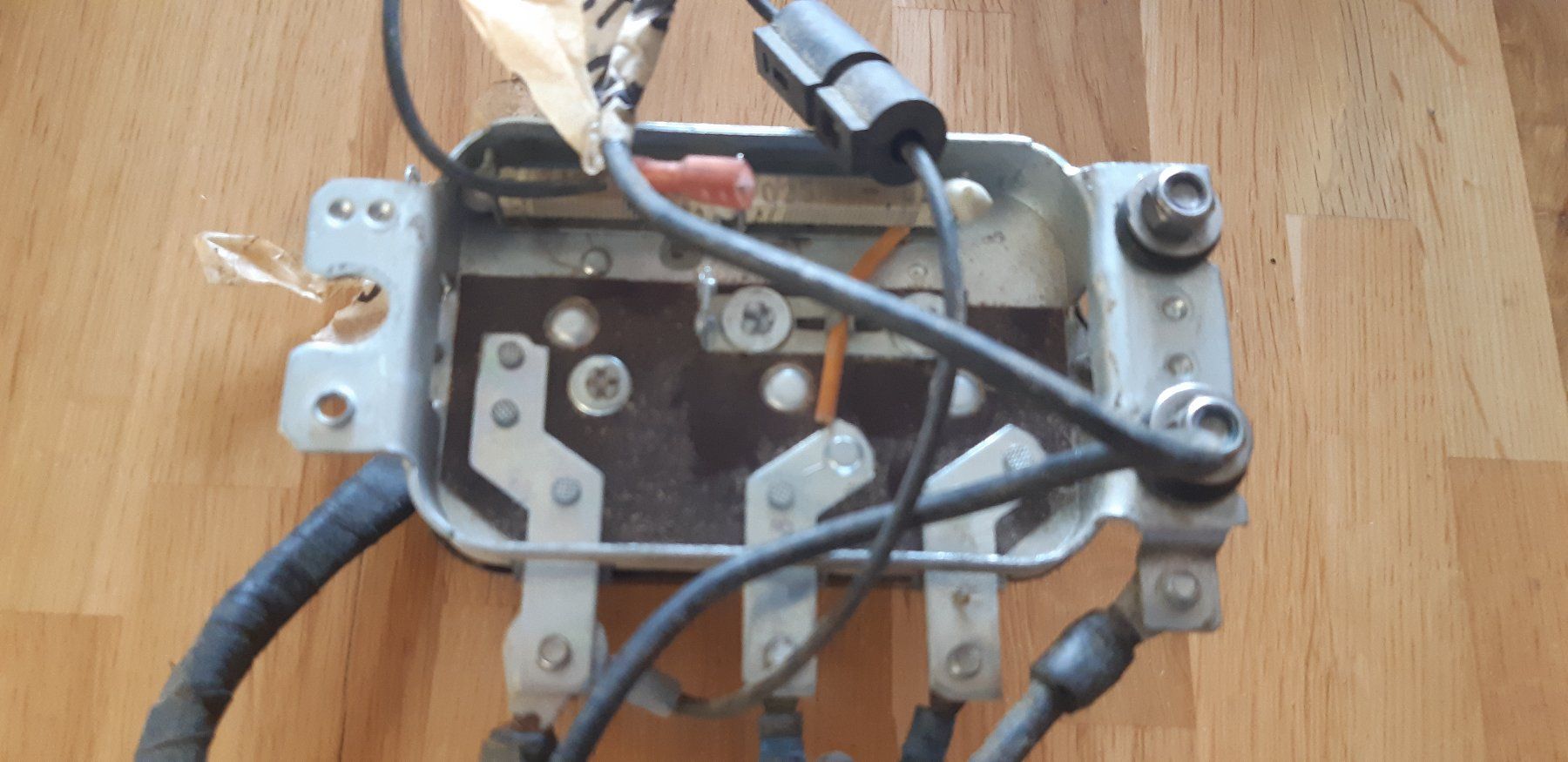 Tutti pezzi di ricambio auto: Lichtmaschinenregler Oldtimer – Usato da Sattel venduto da schi4 3