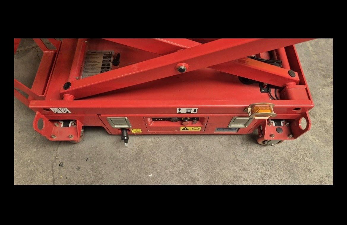 Ponts élévateurs & Crics: Neue Scherenarbeitsbühne 6m geprüft – D'occasion à St. Niklaus VS par tru_vj5x 3