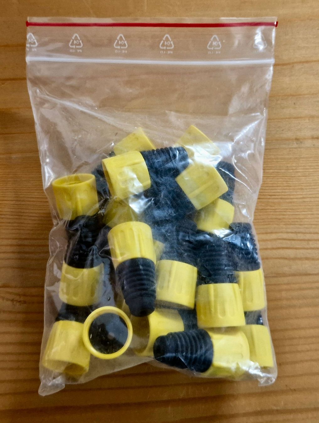 Neutrik Kabel: Neutrik XLR Cable Sleeves - 186pcs – Neu und originalverpackt aus Zofingen von Rodeln 4